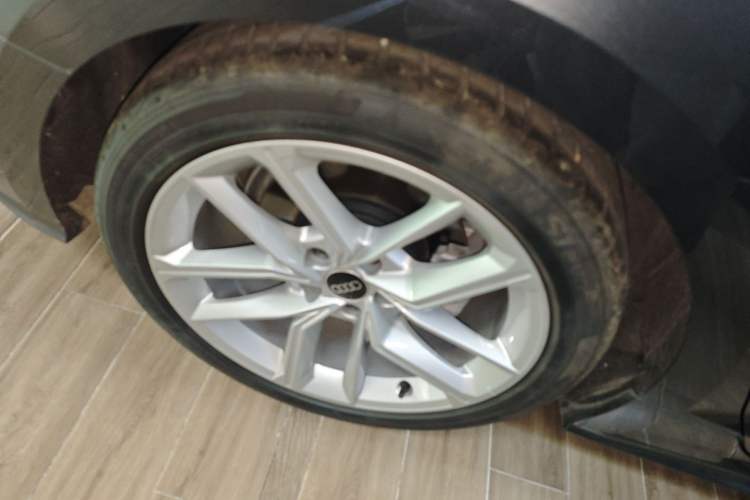Used Audi A5 2024 Sportback 40 TFSI Fashionable and Dynamic Model Right Rear Wheel Hub