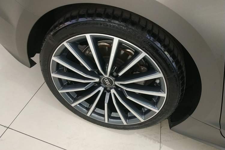 Used Audi A5 2024 Sportback 40 TFSI quattro Luxury Dynamic Model Right Rear Wheel Hub
