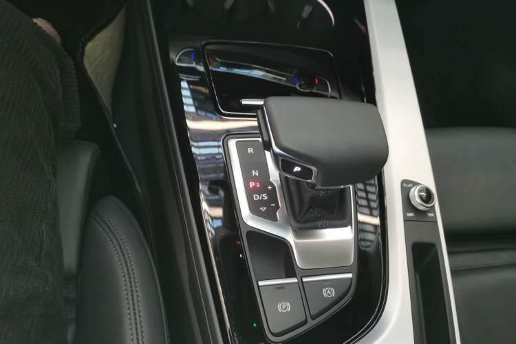 Used Audi A5 2024 Sportback 40 TFSI quattro Luxury Dynamic Model Gear Lever