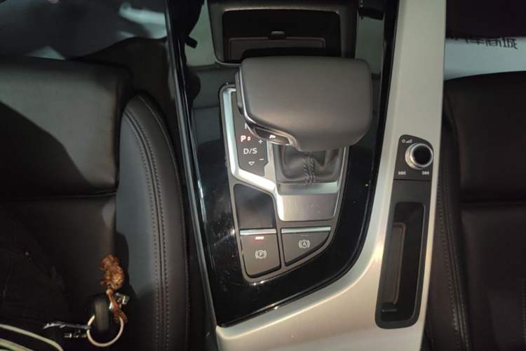 Used Audi A5 2024 Sportback 40 TFSI quattro Luxury Dynamic Model Gear Lever