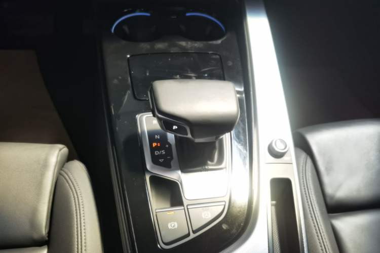 Used Audi A5 2024 Coupe 40 TFSI Fashion Dynamic Model Gear Lever