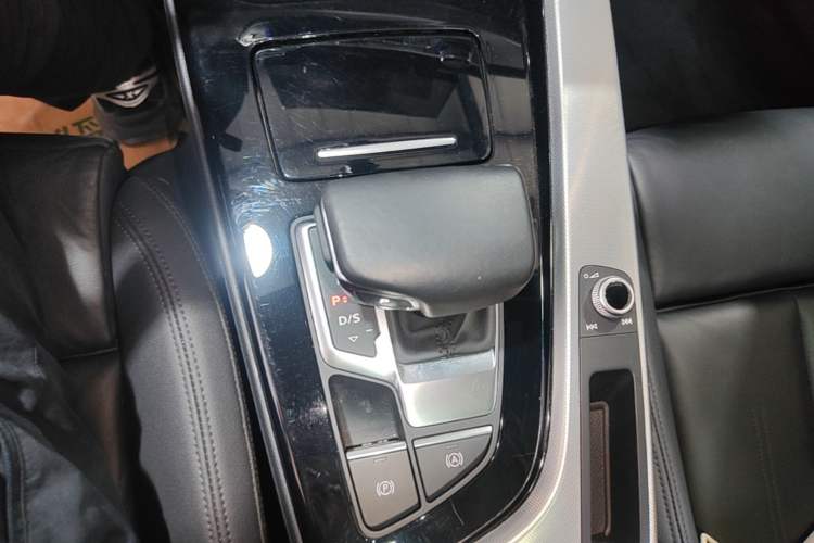 Used Audi A5 2024 Sportback 40 TFSI Fashionable and Dynamic Model Gear Lever