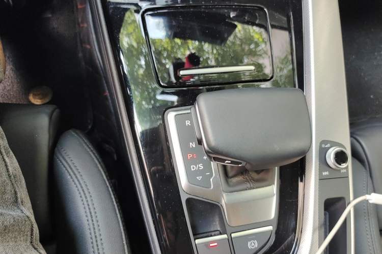 Used Audi A5 2024 Coupe 40 TFSI Fashion Dynamic Model Gear Lever