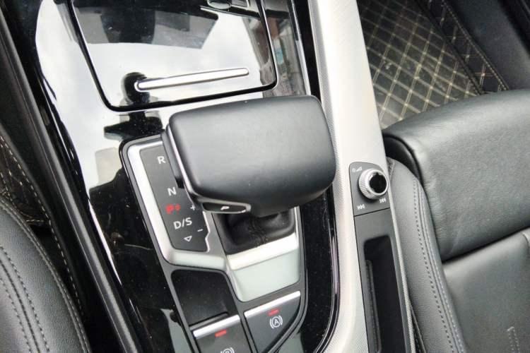 Used Audi A5 2024 Sportback 40 TFSI Fashionable and Dynamic Model Gear Lever
