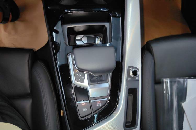 Used Audi A5 2024 Sportback 40 TFSI Fashionable and Dynamic Model Gear Lever