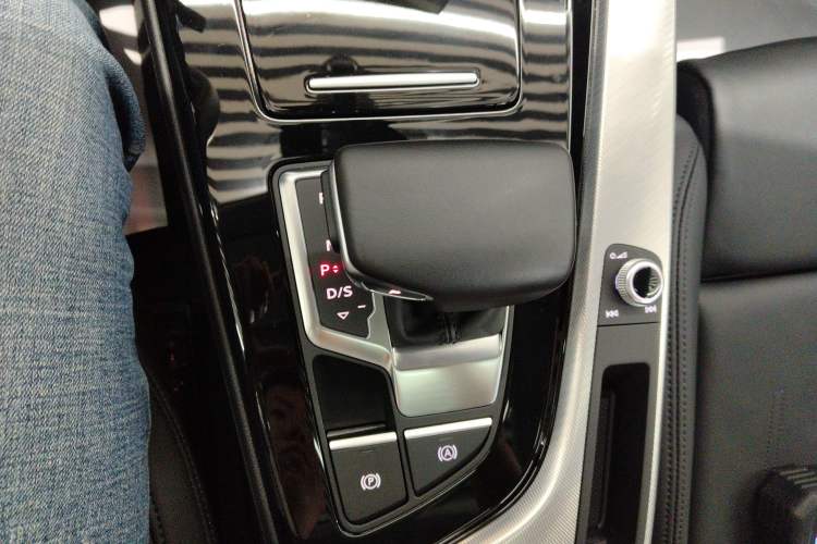 Used Audi A5 2024 Sportback 40 TFSI Fashionable and Dynamic Model Gear Lever