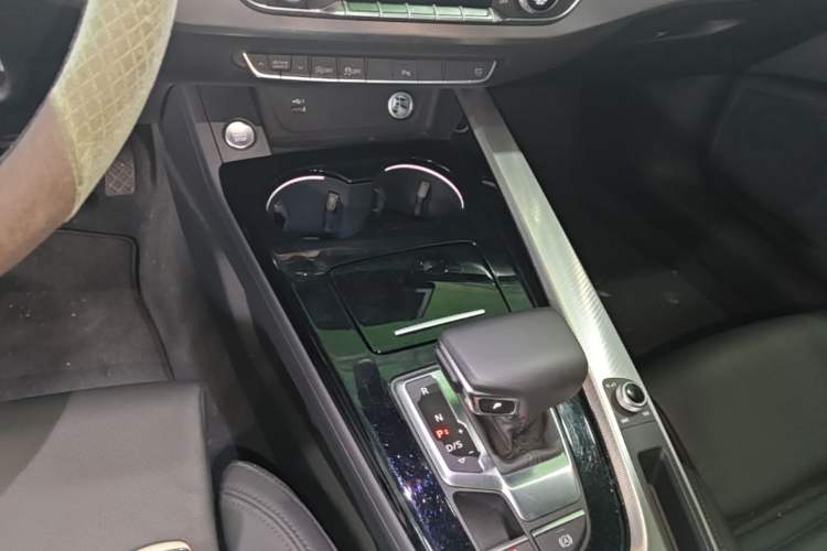 Used Audi A5 2024 Coupe 40 TFSI Fashion Dynamic Model Gear Lever