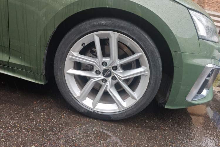 Used Audi A5 2024 Sportback 40 TFSI Fashionable and Dynamic Model Right Front Wheel Hub