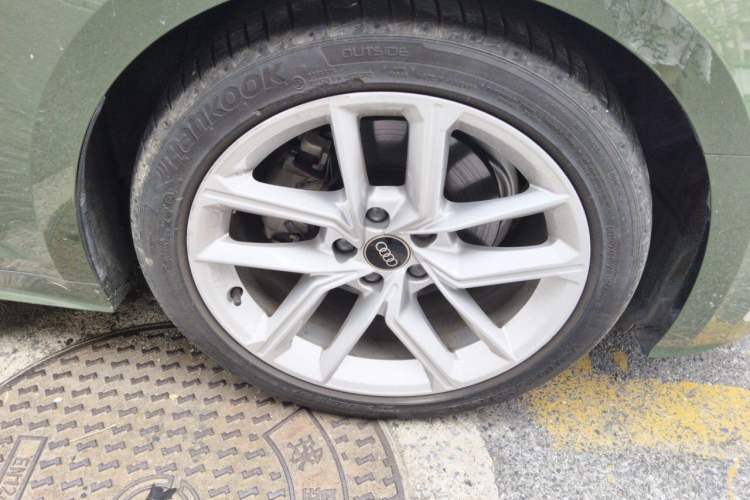 Used Audi A5 2024 Sportback 40 TFSI Fashionable and Dynamic Model Right Front Wheel Hub