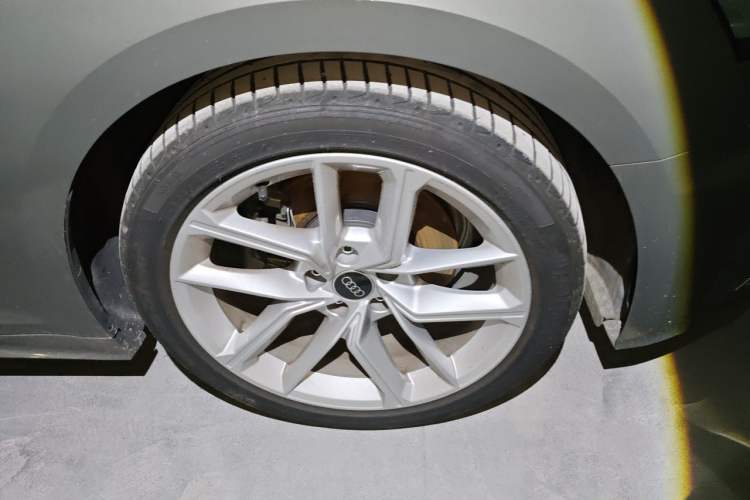 Used Audi A5 2024 Sportback 40 TFSI Fashionable and Dynamic Model Right Front Wheel Hub