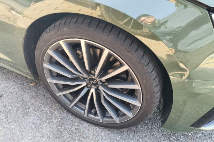 Used Audi A5 2024 Sportback 40 TFSI quattro Luxury Dynamic Model Right Front Wheel Hub