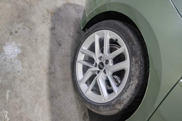 Used Audi A5 2024 Sportback 40 TFSI Fashionable and Dynamic Model Right Rear Wheel Hub