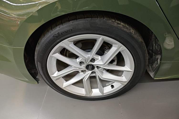 Used Audi A5 2024 Sportback 40 TFSI Fashionable and Dynamic Model Right Rear Wheel Hub