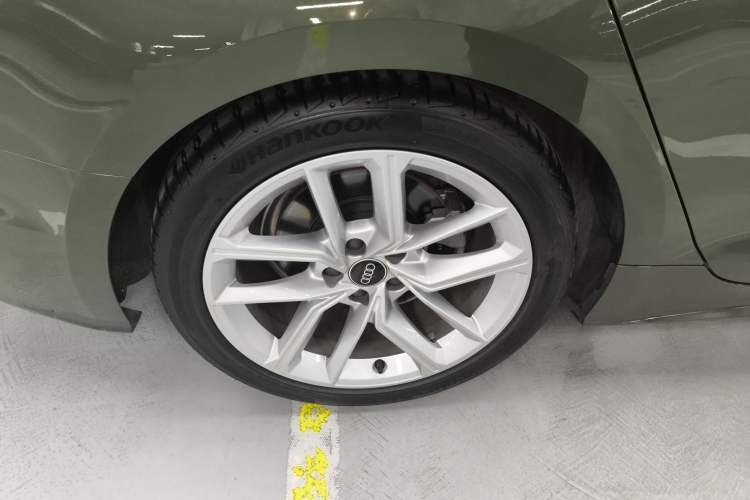 Used Audi A5 2024 Sportback 40 TFSI Fashionable and Dynamic Model Right Rear Wheel Hub