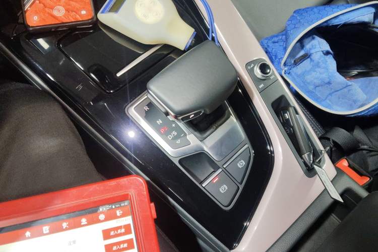 Used Audi A5 2024 Sportback 40 TFSI Fashionable and Dynamic Model Gear Lever