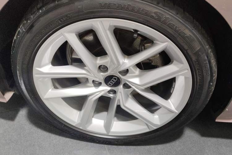 Used Audi A5 2024 Sportback 40 TFSI Fashionable and Dynamic Model Left Front Wheel Hub