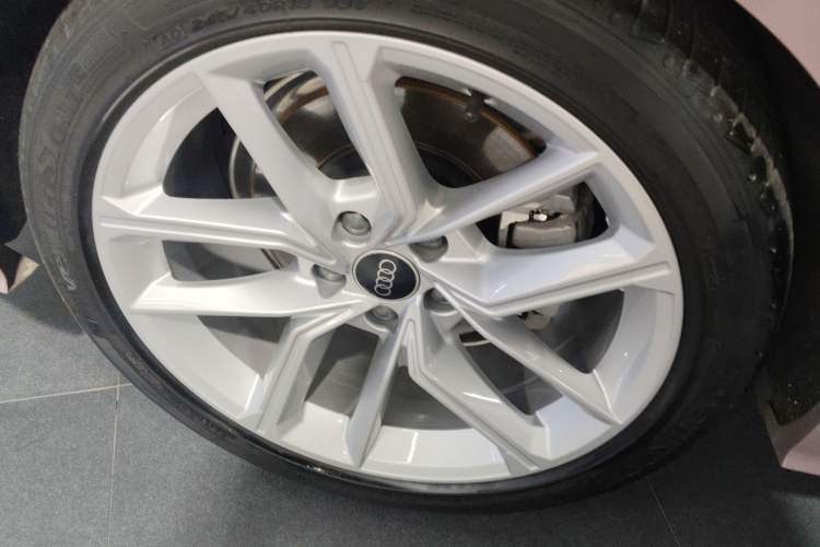 Used Audi A5 2024 Sportback 40 TFSI Fashionable and Dynamic Model Right Rear Wheel Hub