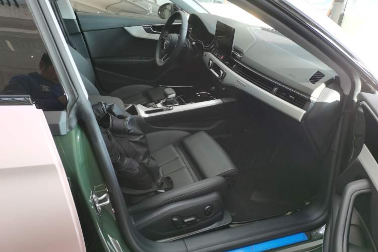 Used Audi A5 2024 Sportback 40 TFSI quattro Luxury Dynamic Model Right Front Seat