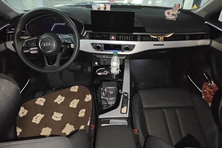 Used Audi A5 2024 Sportback 40 TFSI quattro Luxury Dynamic Model Center Console