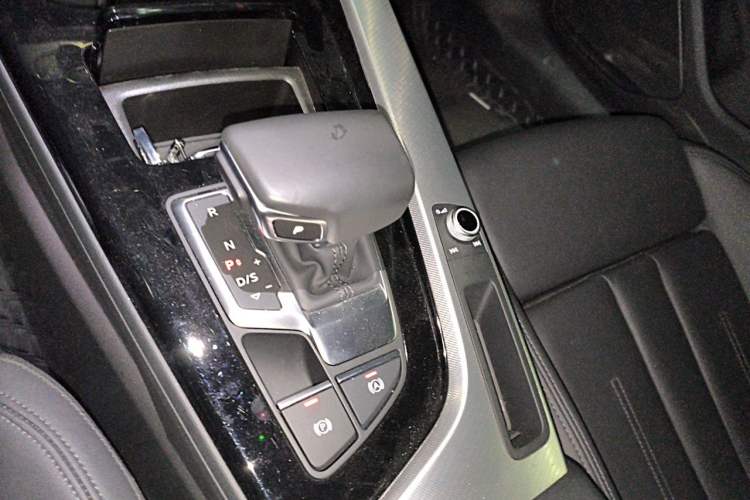 Used Audi A5 2024 Coupe 40 TFSI Fashion Dynamic Model Gear Lever