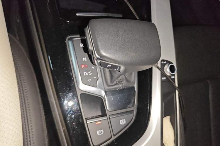 Used Audi A5 2024 Sportback 40 TFSI quattro Luxury Dynamic Model Gear Lever
