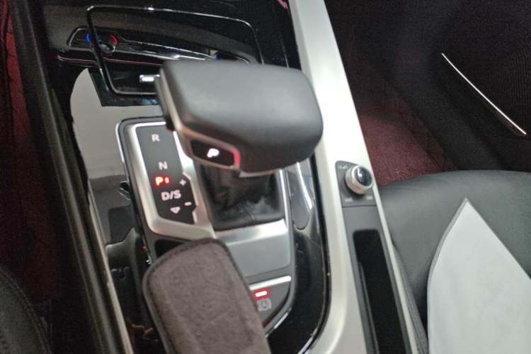 Used Audi A5 2024 Sportback 40 TFSI quattro Luxury Dynamic Model Gear Lever