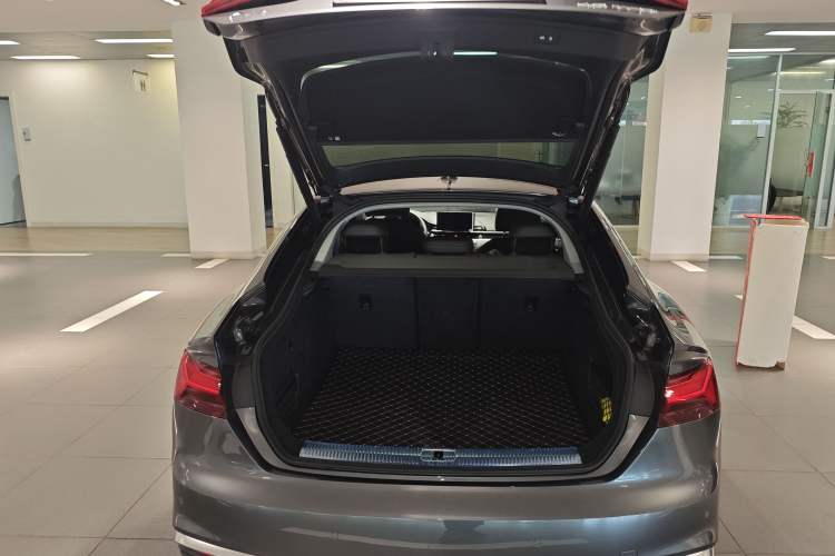 Used Audi A5 2024 Sportback 40 TFSI Fashionable and Dynamic Model Interior 8