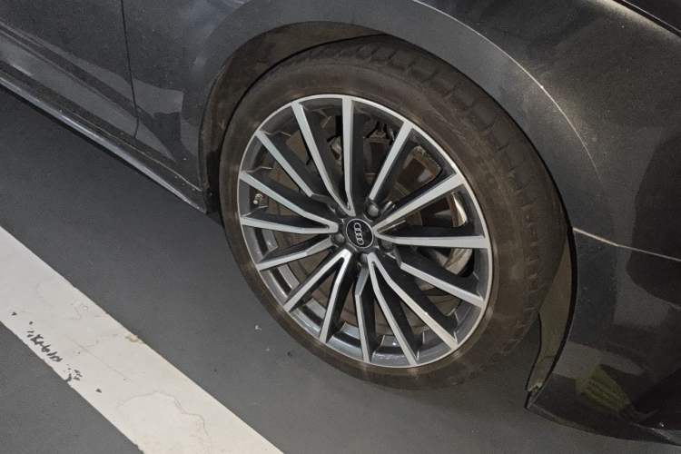 Used Audi A5 2024 Sportback 40 TFSI quattro Luxury Dynamic Model Right Front Wheel Hub