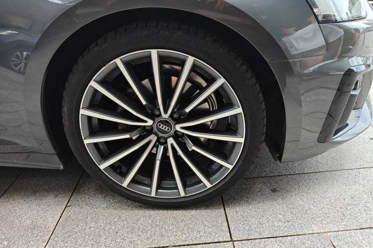 Used Audi A5 2024 Sportback 40 TFSI quattro Luxury Dynamic Model Right Front Wheel Hub