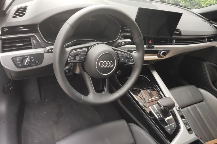 Used Audi A5 2024 Cabriolet 40 TFSI Fashionable and Dynamic Model Center Console