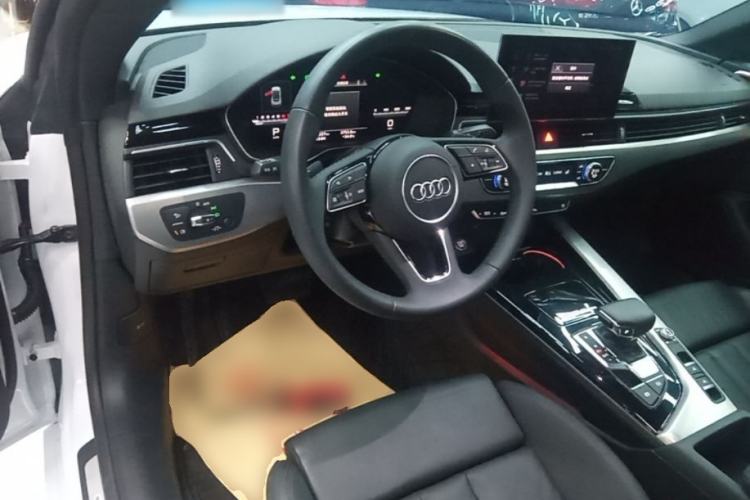 Used Audi A5 2024 Cabriolet 40 TFSI Fashionable and Dynamic Model Center Console