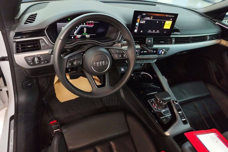Used Audi A5 2024 Cabriolet 40 TFSI Fashionable and Dynamic Model Center Console