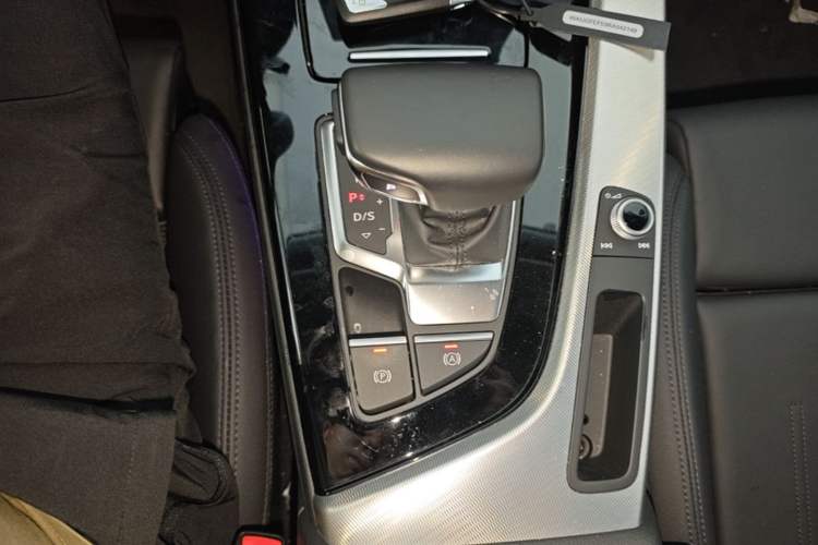 Used Audi A5 2024 Sportback 40 TFSI Fashionable and Dynamic Model Gear Lever