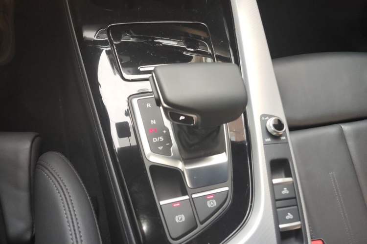 Used Audi A5 2024 Cabriolet 40 TFSI Fashionable and Dynamic Model Gear Lever