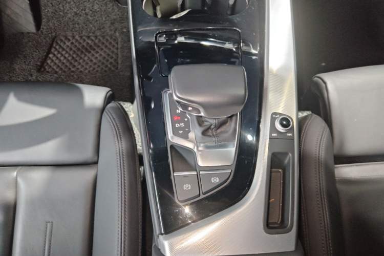 Used Audi A5 2024 Coupe 40 TFSI Fashion Dynamic Model Gear Lever