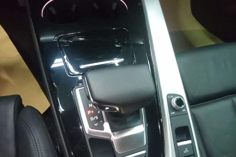 Used Audi A5 2024 Cabriolet 40 TFSI Fashionable and Dynamic Model Gear Lever