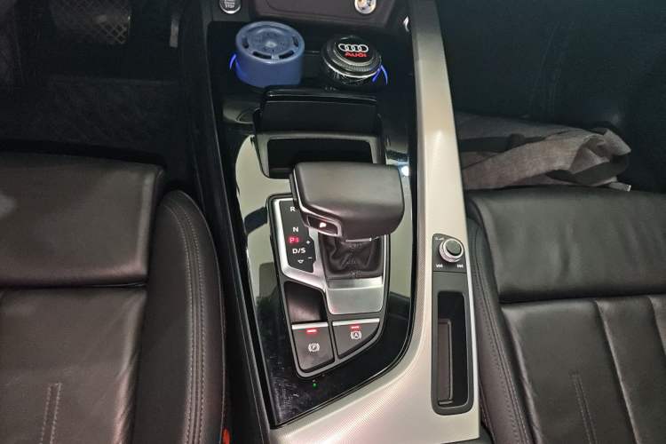 Used Audi A5 2024 Sportback 40 TFSI Fashionable and Dynamic Model Gear Lever