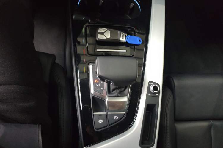 Used Audi A5 2024 Sportback 40 TFSI Fashionable and Dynamic Model Gear Lever