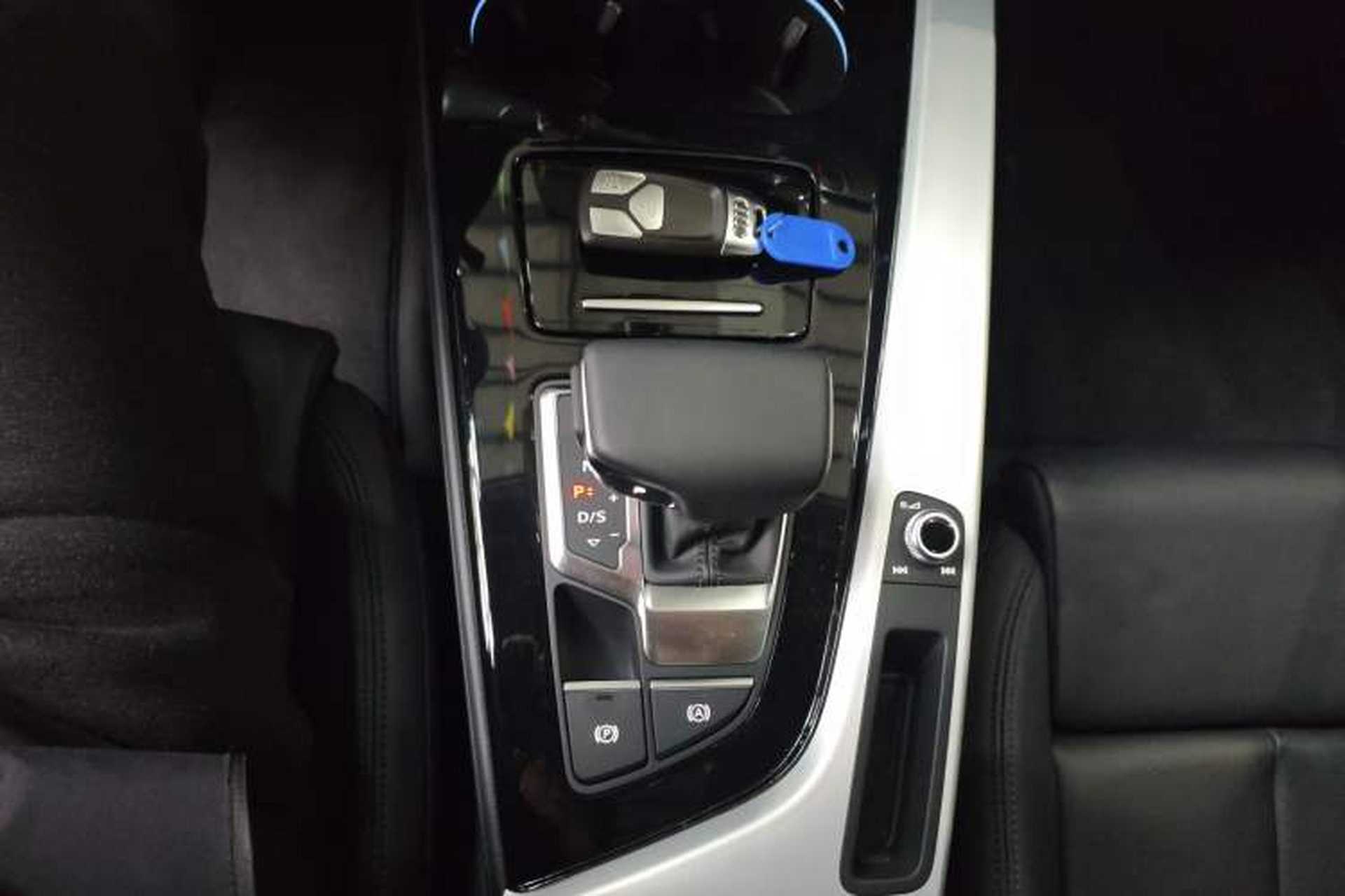 Used Audi A5 2024 Sportback 40 TFSI Fashionable and Dynamic Model Gear Lever