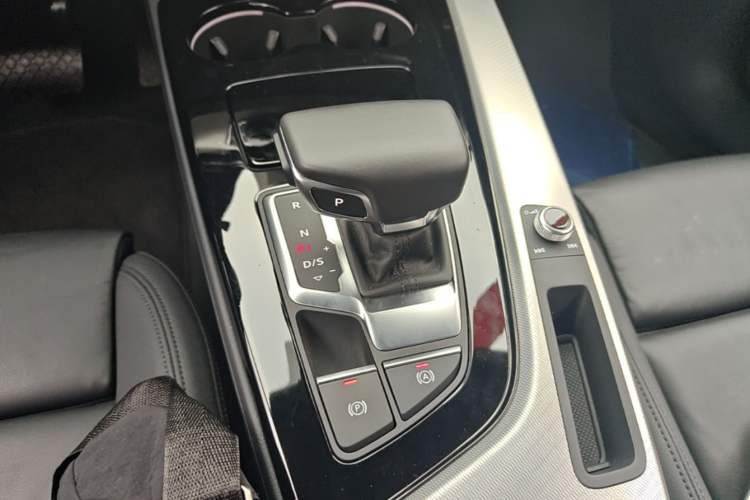 Used Audi A5 2024 Sportback 40 TFSI Fashionable and Dynamic Model Gear Lever