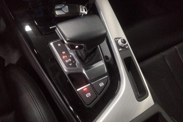 Used Audi A5 2024 Sportback 40 TFSI Fashionable and Dynamic Model Gear Lever