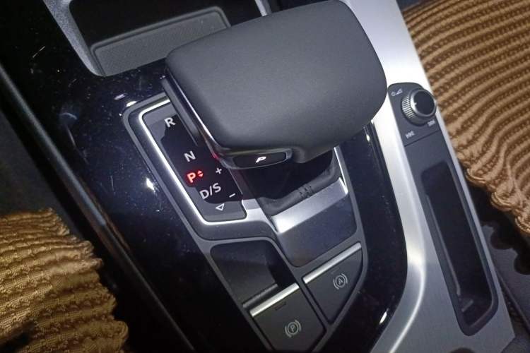 Used Audi A5 2024 Sportback 40 TFSI Fashionable and Dynamic Model Gear Lever