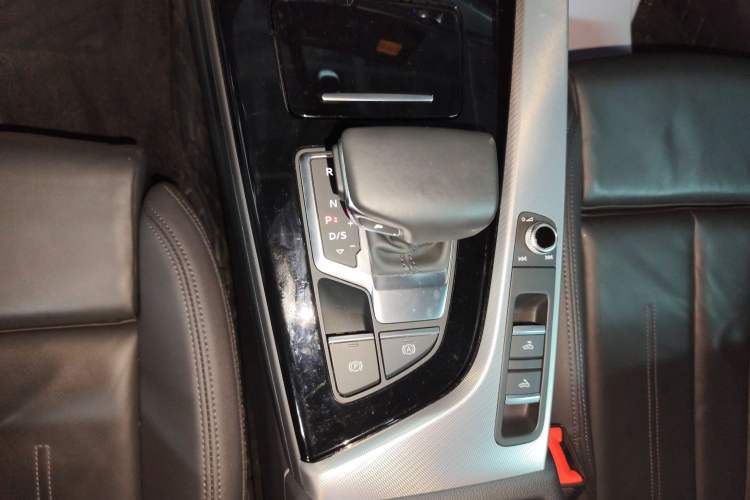 Used Audi A5 2024 Cabriolet 40 TFSI Fashionable and Dynamic Model Gear Lever