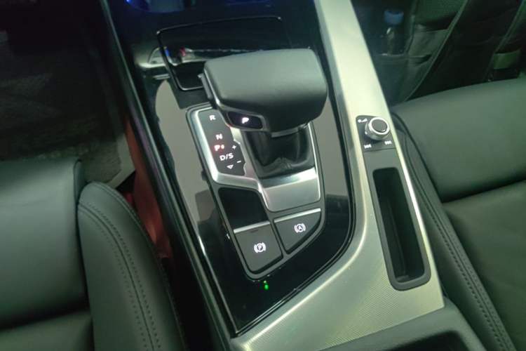 Used Audi A5 2024 Sportback 40 TFSI Fashionable and Dynamic Model Gear Lever
