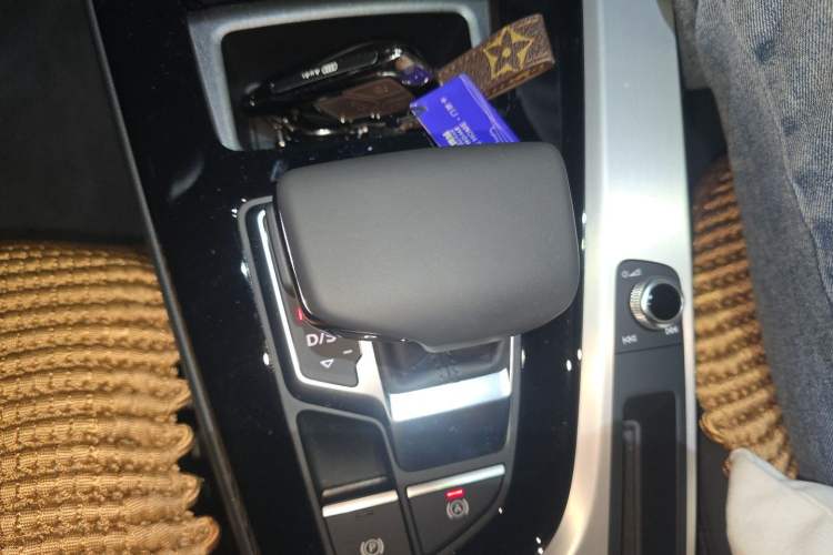 Used Audi A5 2024 Sportback 40 TFSI Fashionable and Dynamic Model Gear Lever