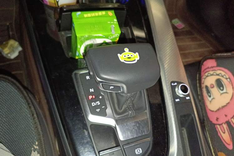 Used Audi A5 2024 Sportback 40 TFSI Fashionable and Dynamic Model Gear Lever