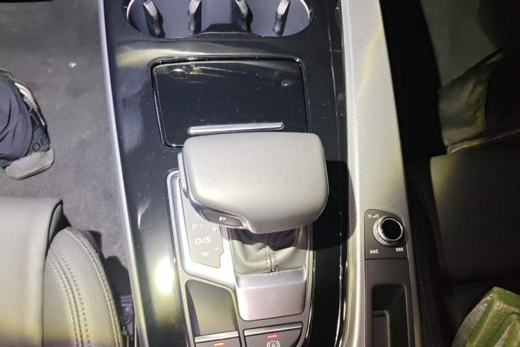 Used Audi A5 2024 Coupe 40 TFSI Fashion Dynamic Model Gear Lever