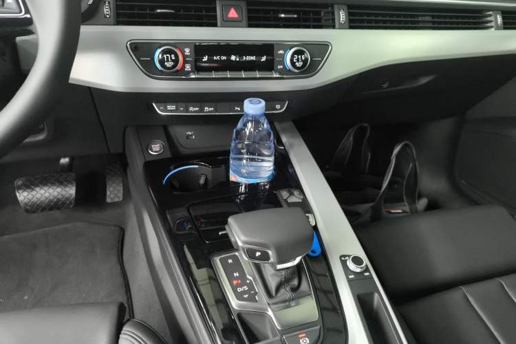 Used Audi A5 2024 Sportback 40 TFSI Fashionable and Dynamic Model Gear Lever