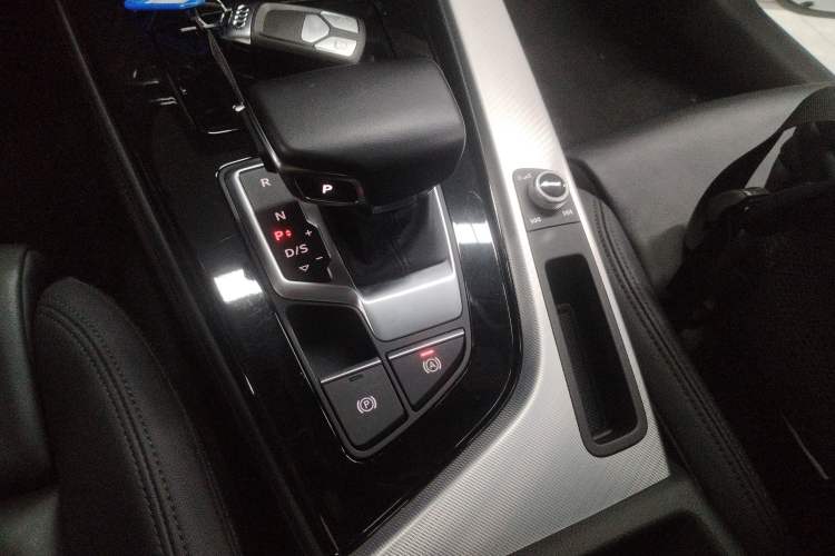 Used Audi A5 2024 Sportback 40 TFSI Fashionable and Dynamic Model Gear Lever