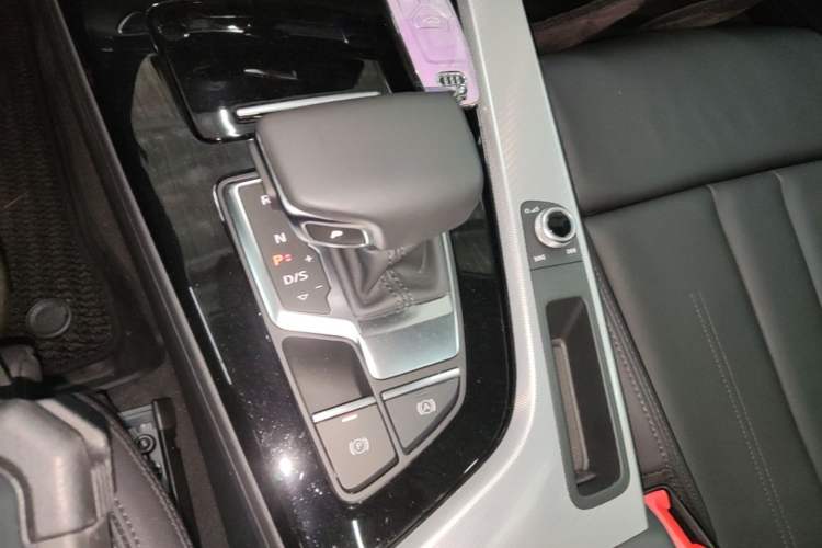 Used Audi A5 2024 Sportback 40 TFSI Fashionable and Dynamic Model Gear Lever